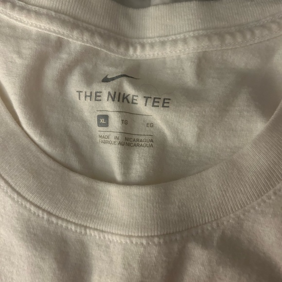 Lot of 7 used tops large and xl. - Picture 5 of 8